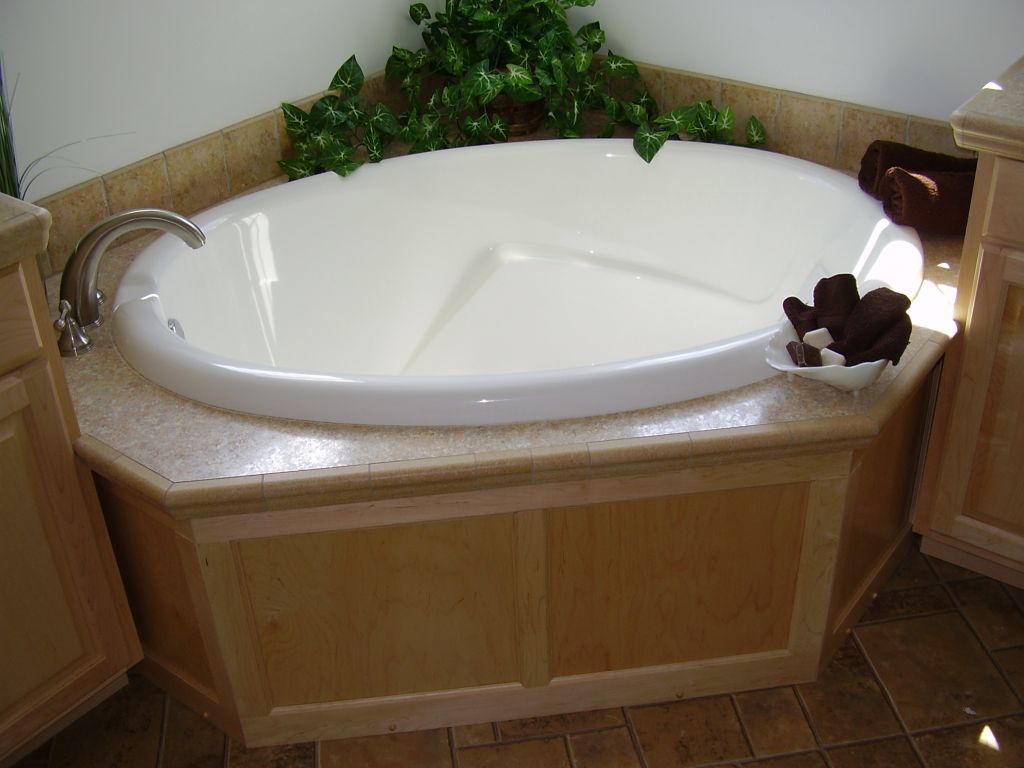Soaker Tub with Ceramic Edge & Backsplash Modular Homes by Manorwood