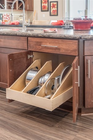 MF-442 Pantry Closet with Pull-out Shelves